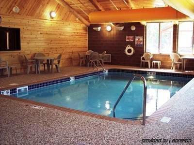 Pine Peaks Lodge & Suites Cross Lake Faciliteiten foto